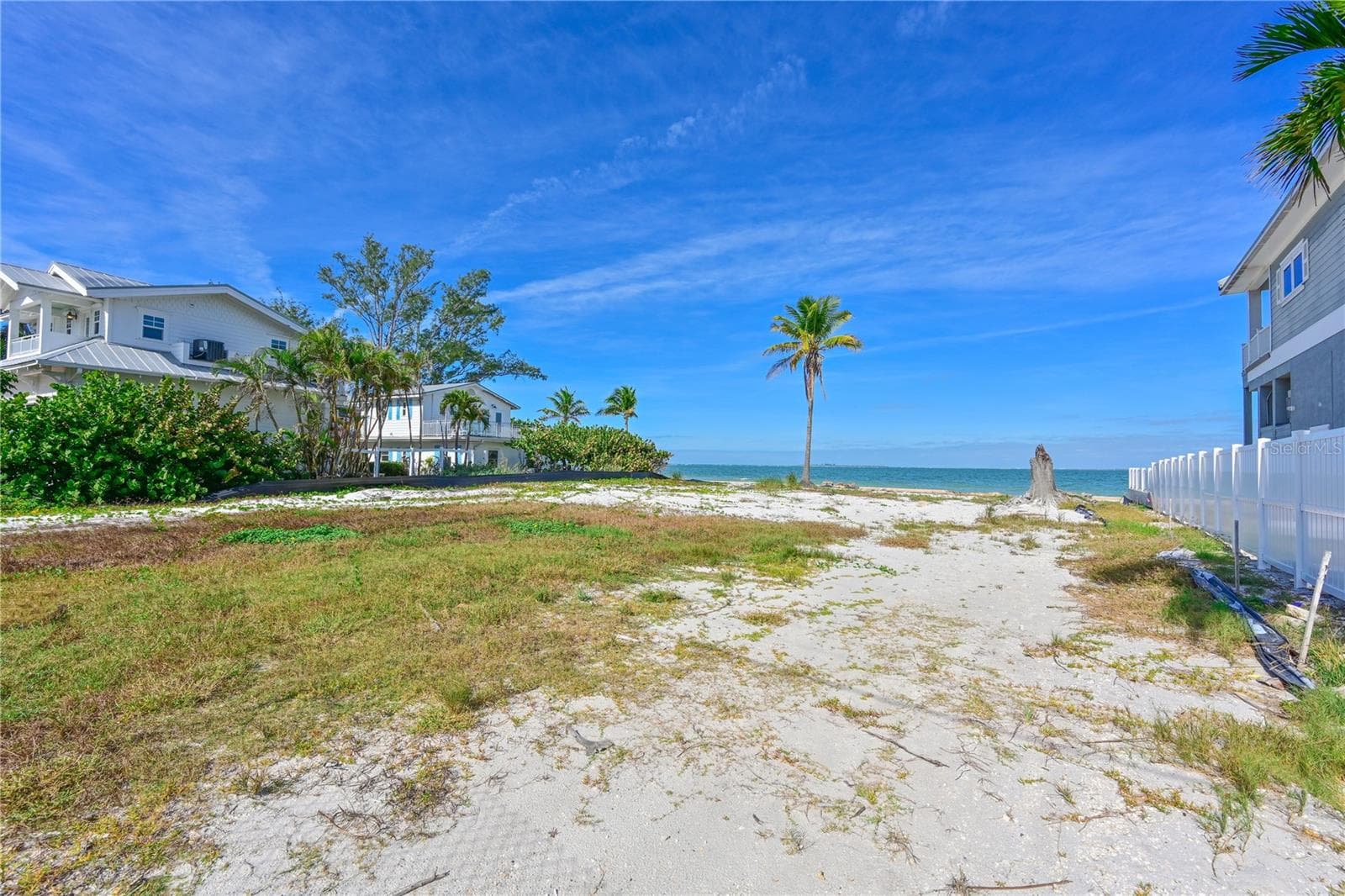 839 N SHORE DR