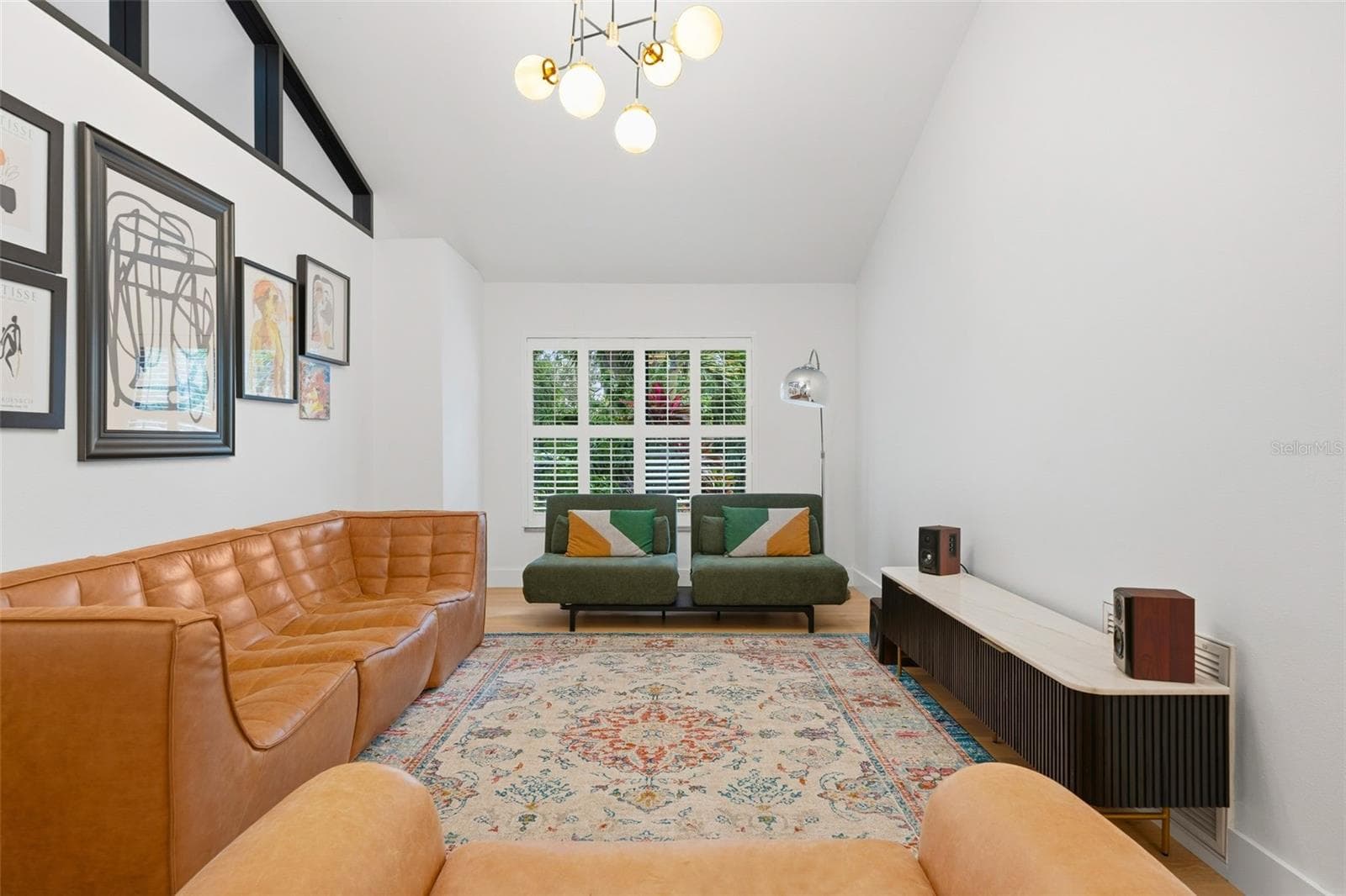 large wall for projector use or big screen TV - 6349 RAVENWOOD WAY, SARASOTA
