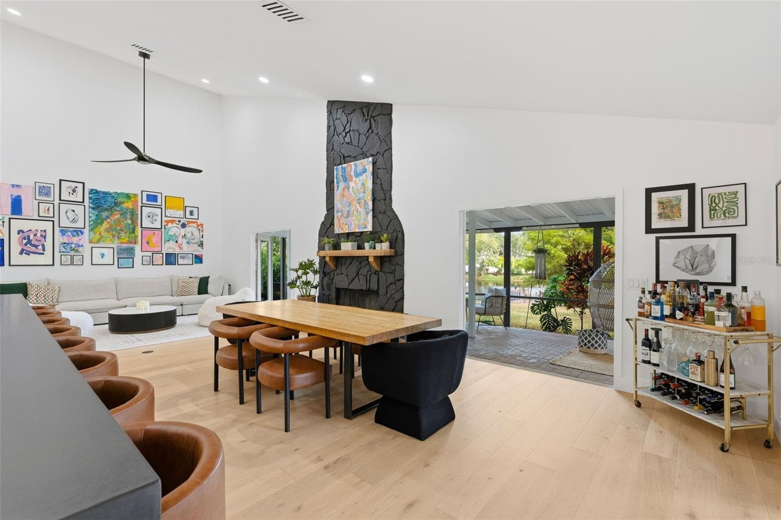 designed to entertain large gatherings - 6349 RAVENWOOD WAY, SARASOTA