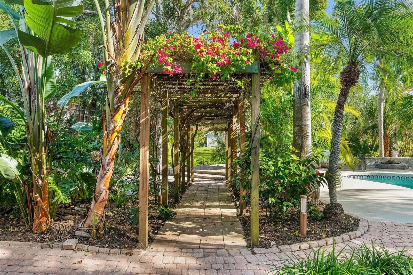 wonder through your private tropical retreat - 6349 RAVENWOOD WAY, SARASOTA
