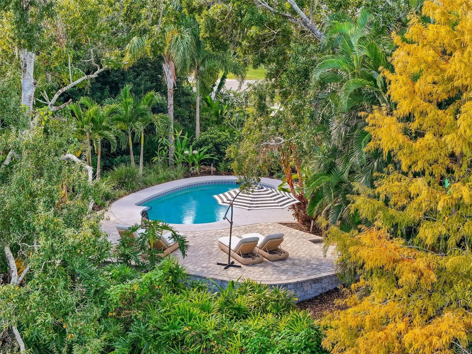 away from the hustle bustle - 6349 RAVENWOOD WAY, SARASOTA