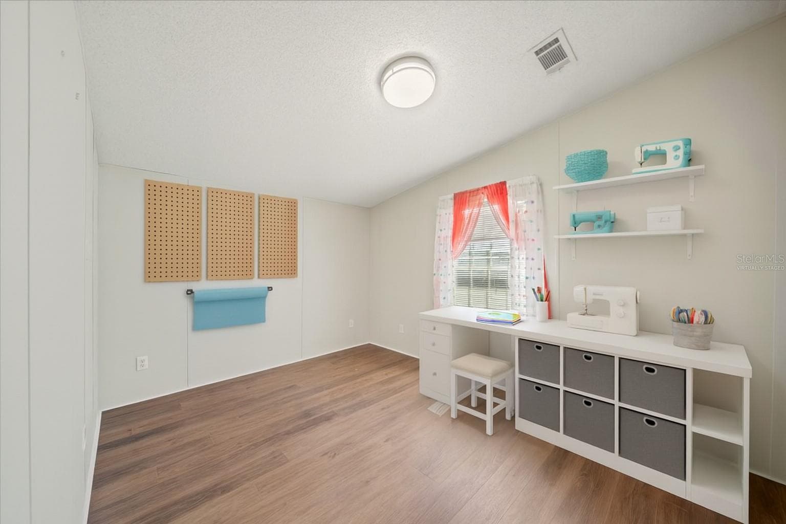 This photo has been Virtually Staged -3rd bedroom - 101 EDGEWOOD BLVD, LAKE WALES