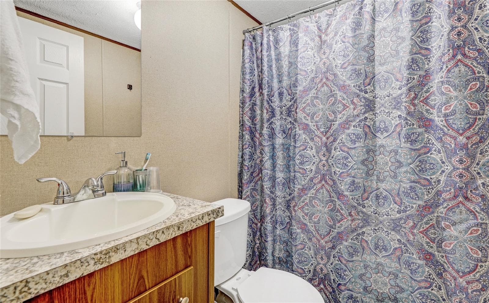 Main bathroom - 327 TINDEL CAMP RD, LAKE WALES