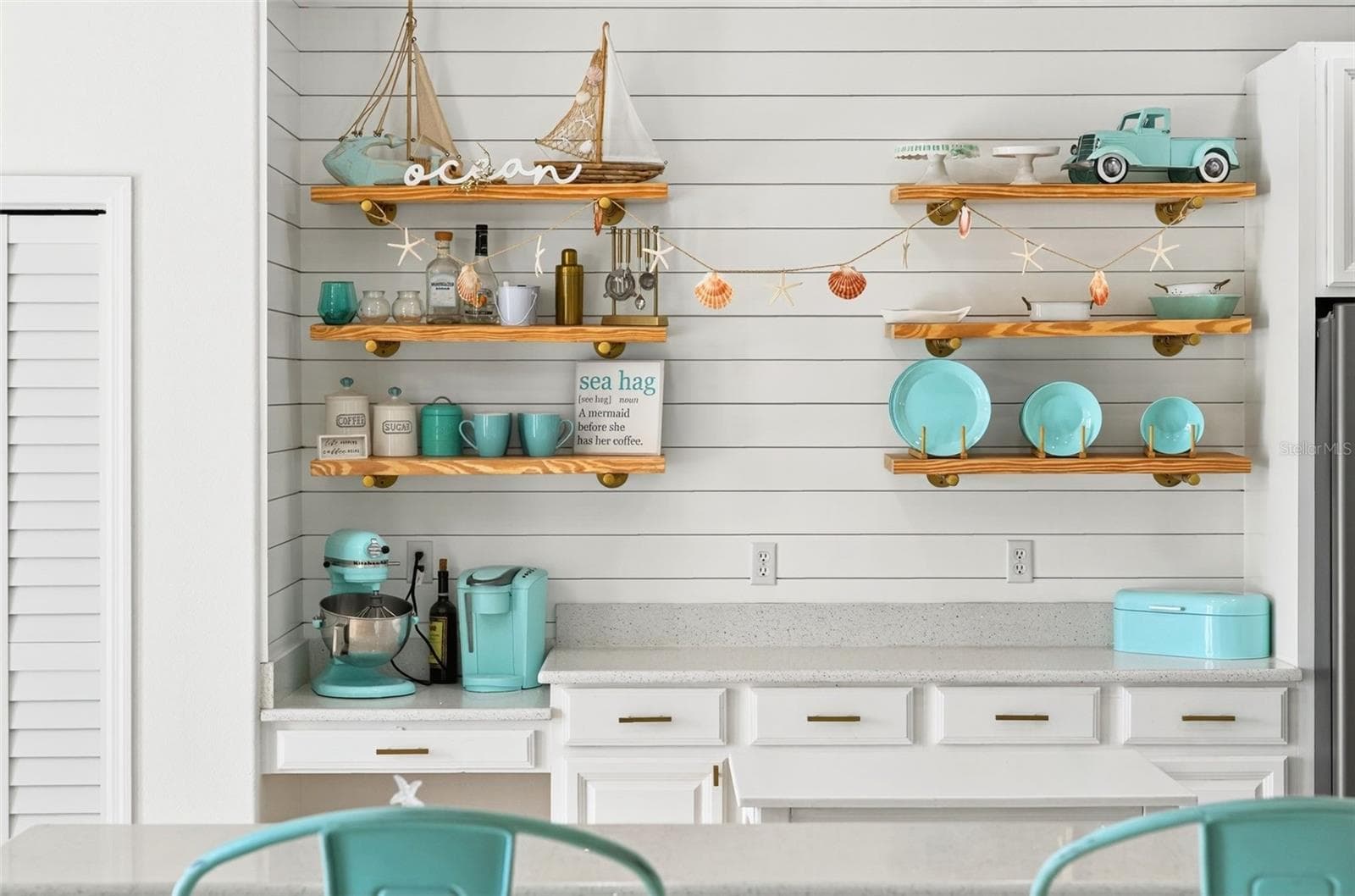 No need to hide your dinnerware or glasses with the open shelving. - 20930 SULLIVAN RANCH BLVD, MOUNT DORA