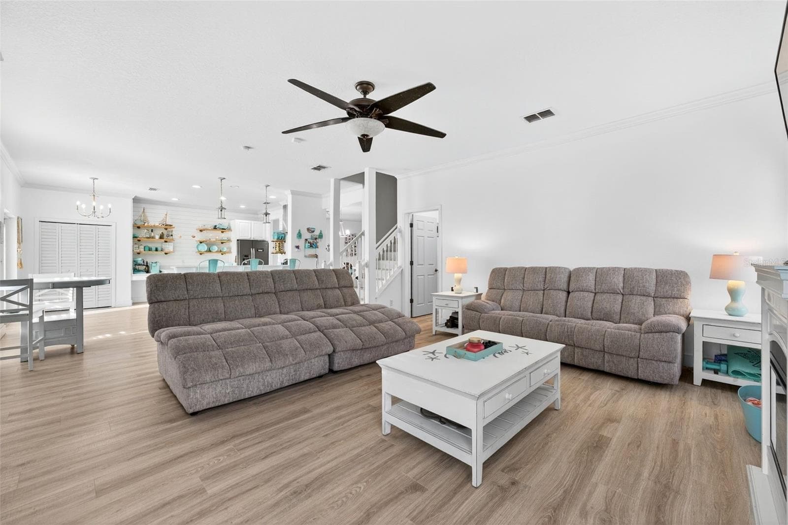 Spacious family room with plenty of space for family and friends to watch sports - 20930 SULLIVAN RANCH BLVD, MOUNT DORA