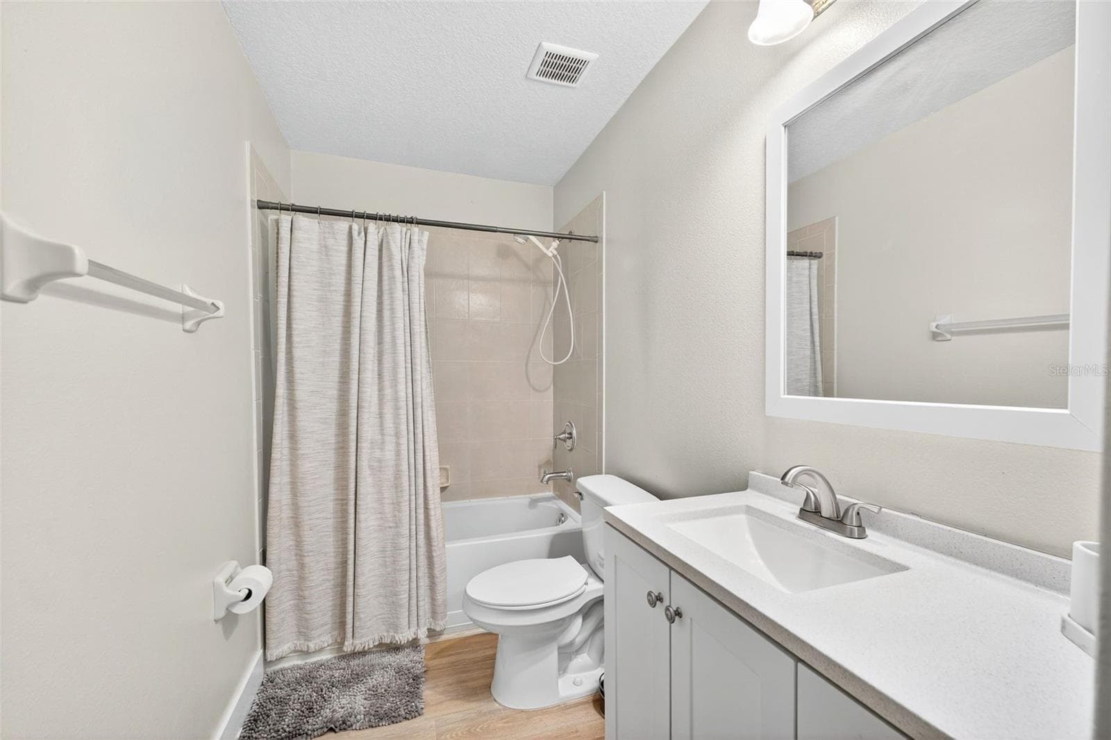 One of two upstairs hall baths - 20930 SULLIVAN RANCH BLVD, MOUNT DORA
