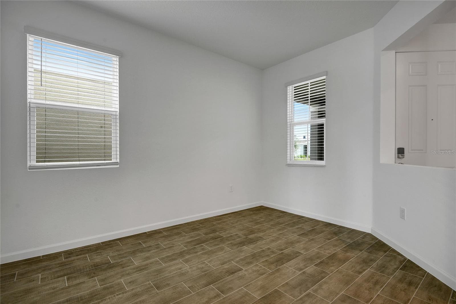 Single Family Residence at 6170 DAPHNE ST, LAKE HAMILTON, photo 3 of 26