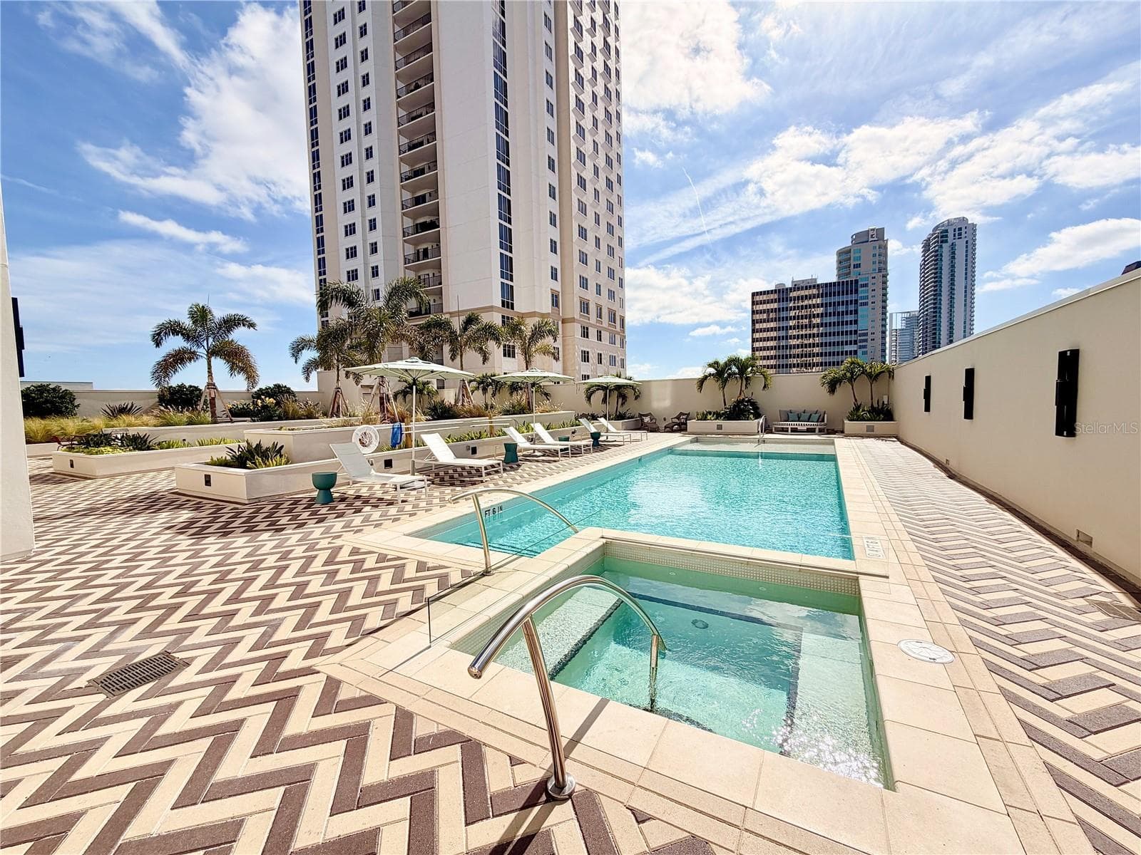 Pool - 126 4TH AVE NE #601, ST PETERSBURG