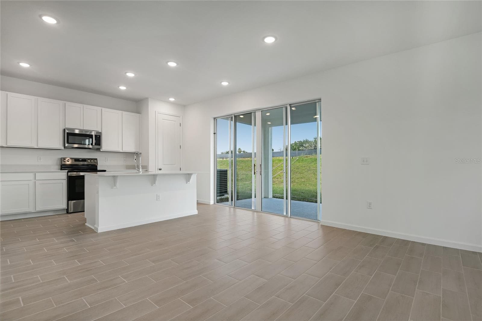Single Family Residence at 1257 DAISY HILL AVE, DUNDEE, photo 9 of 19