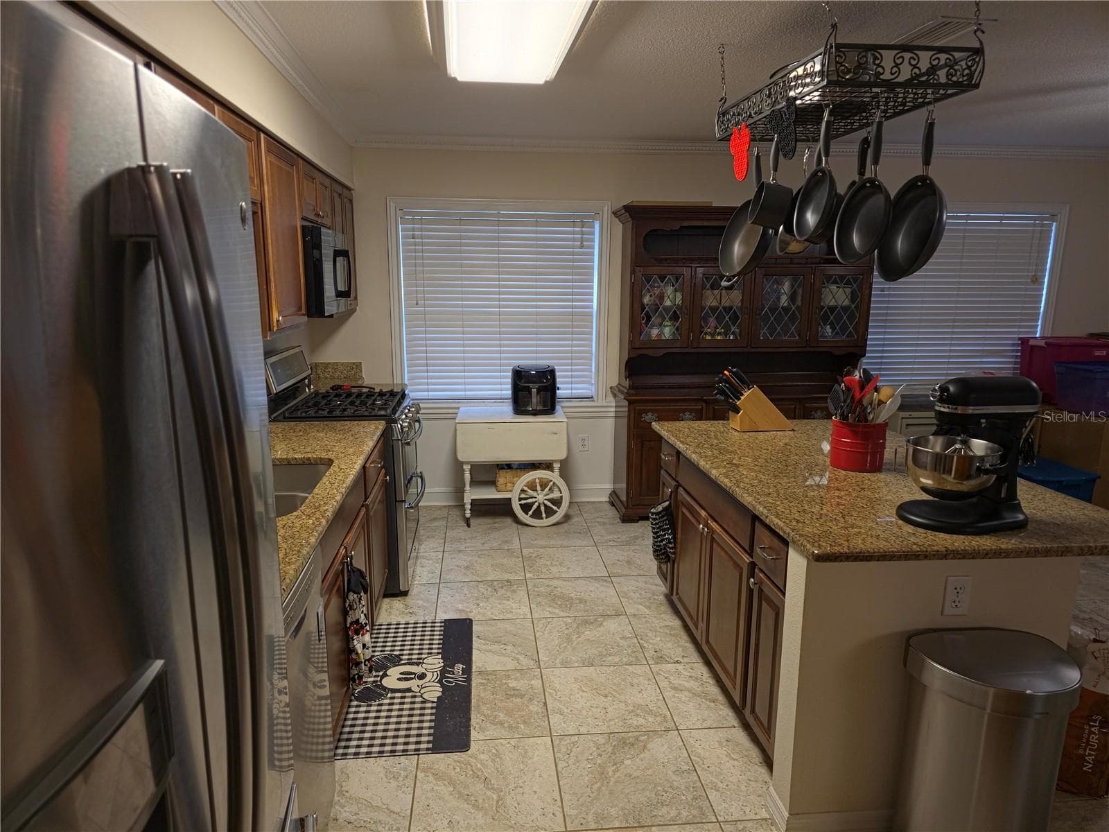 Kitchen with Eat in Island - 34041 HIGHLAND RD, LEESBURG