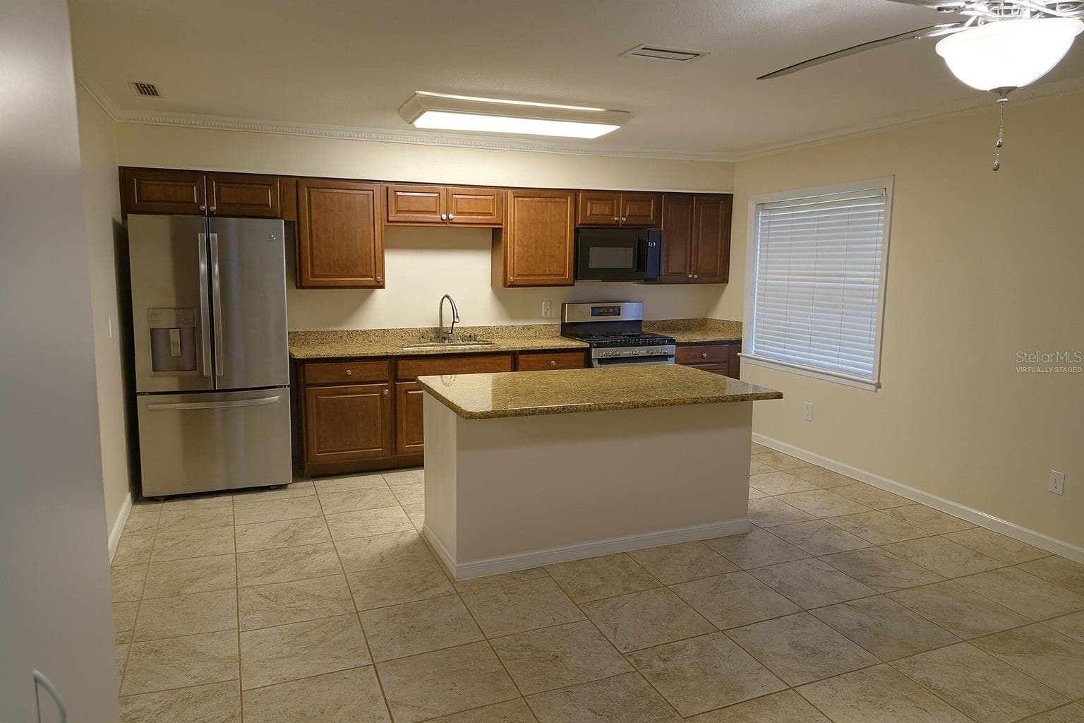 Virtually Staged Kitchen and Eat-in Dining Area - 34041 HIGHLAND RD, LEESBURG