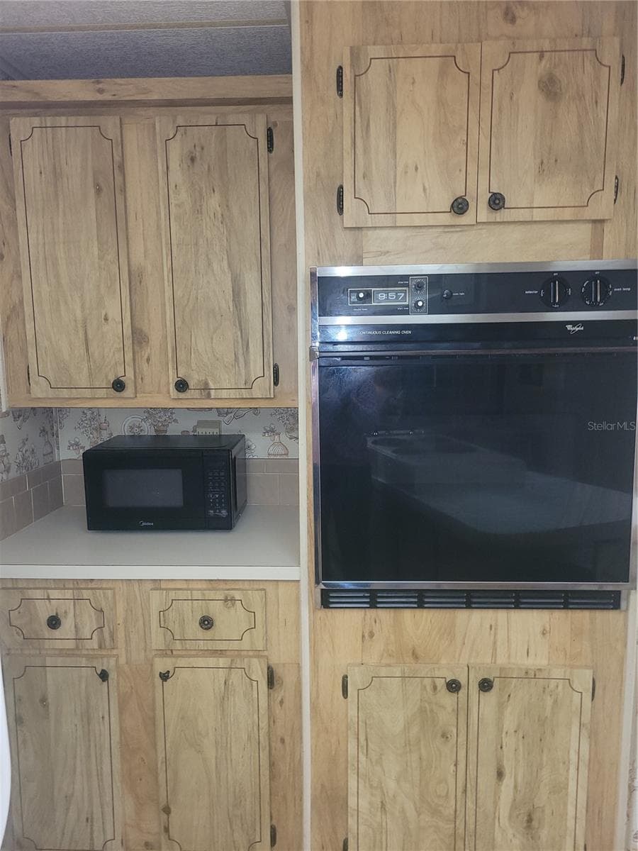 Kitchen - 3027 GALAXY LN, LAKELAND