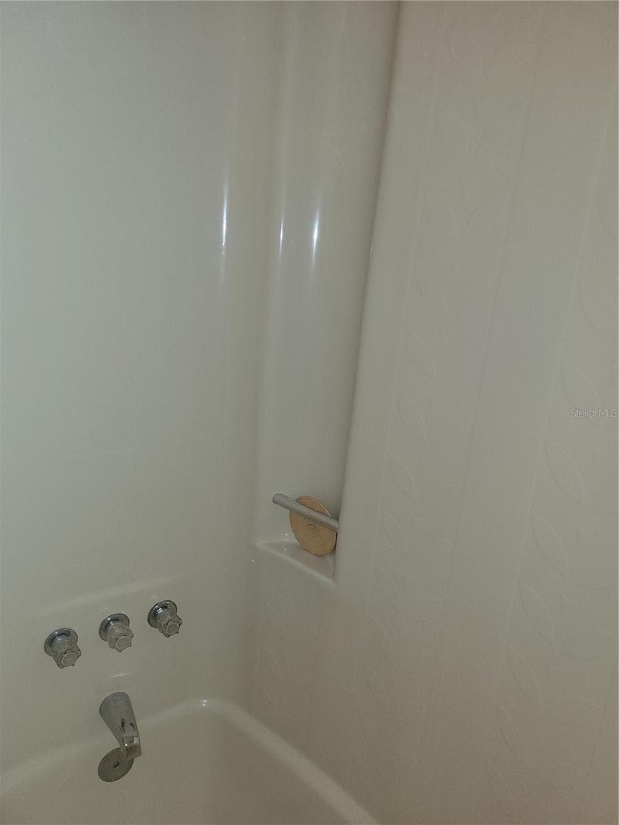 Bathtub in Second Bathroom - 3027 GALAXY LN, LAKELAND