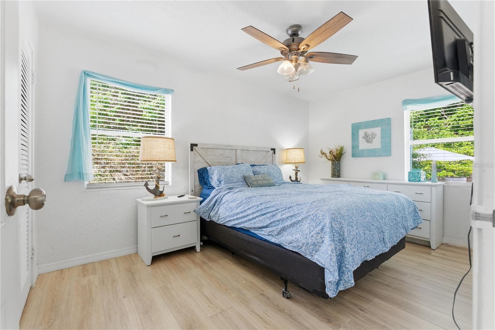 Single Family Residence at 1249 ESSEX DR N, ST PETERSBURG, photo 16 of 26