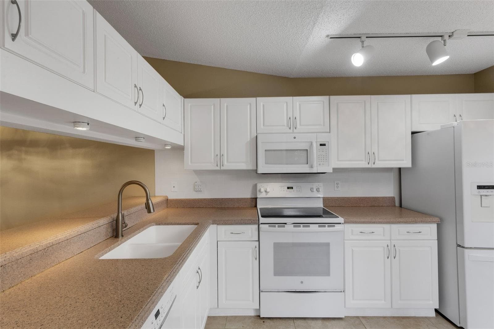 Condominium at 3441 BEEKMAN PL #40, SARASOTA, photo 11 of 53