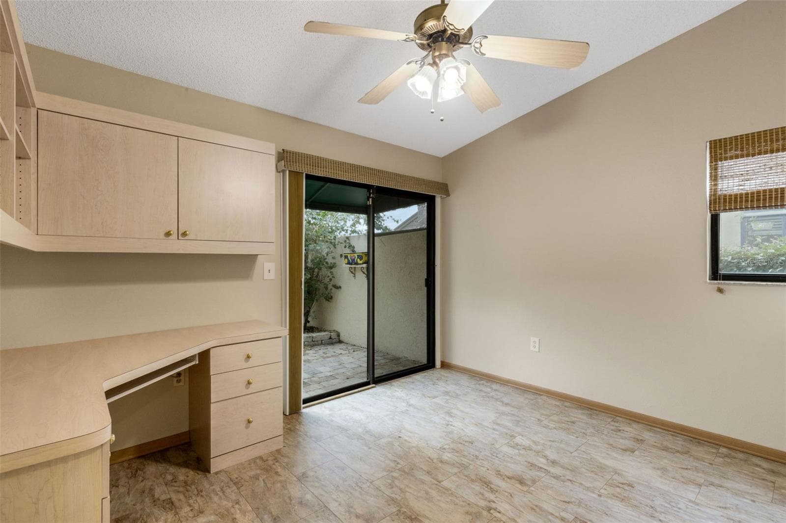 2nd Bedroom with built in desk and shelving - 3441 BEEKMAN PL #40, SARASOTA