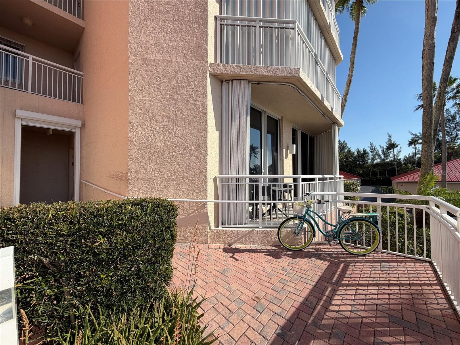 Private entrance, no steps - 3880 N HIGHWAY A1A #104, HUTCHINSON ISLAND
