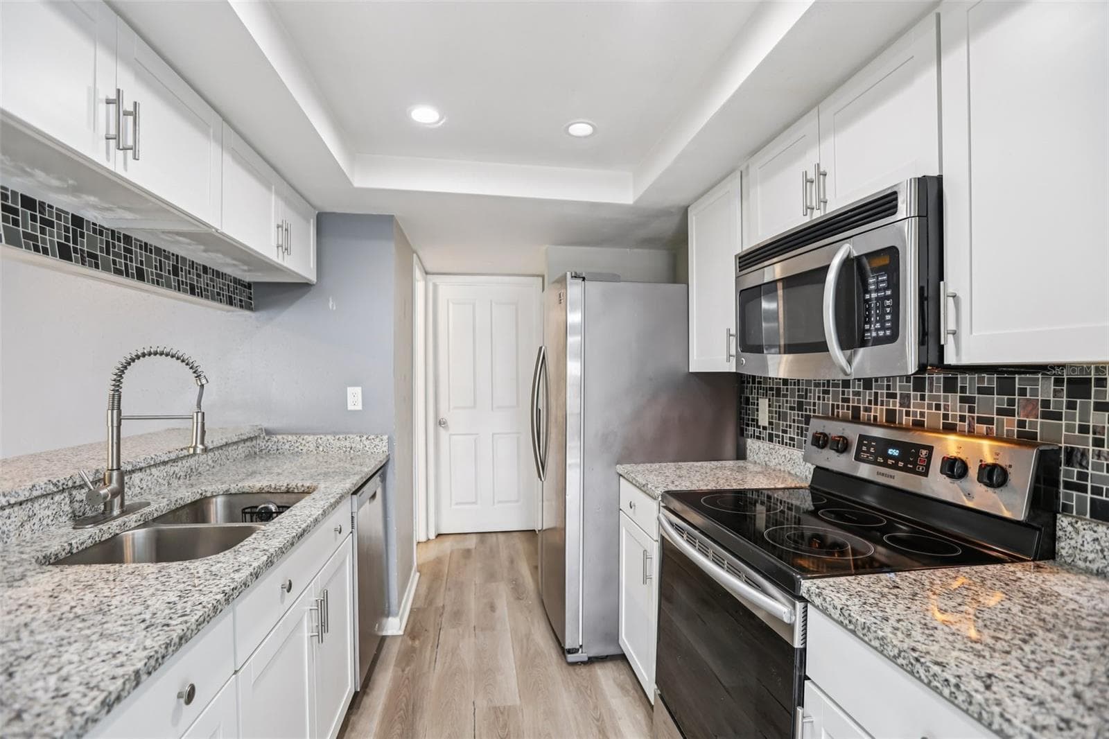 Kitchen - 1310 MOUNTAIN VIEW DR #105, TAMPA