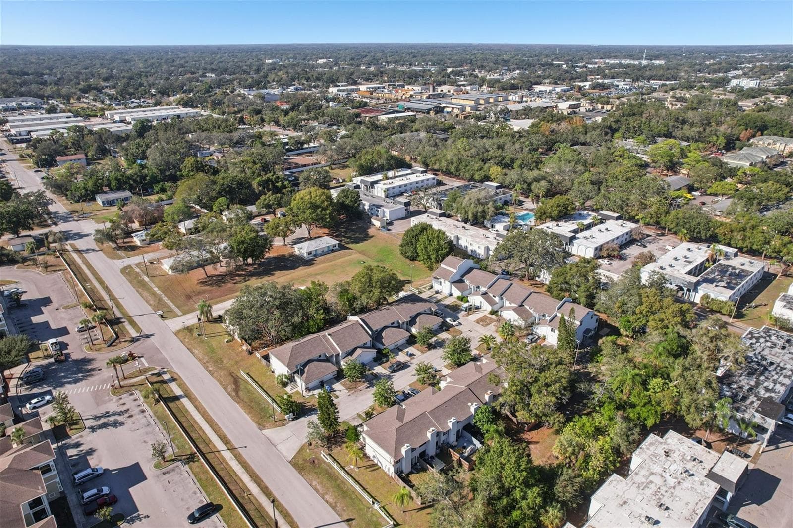 Townhouse at 1310 MOUNTAIN VIEW DR #105, TAMPA, photo 44 of 53