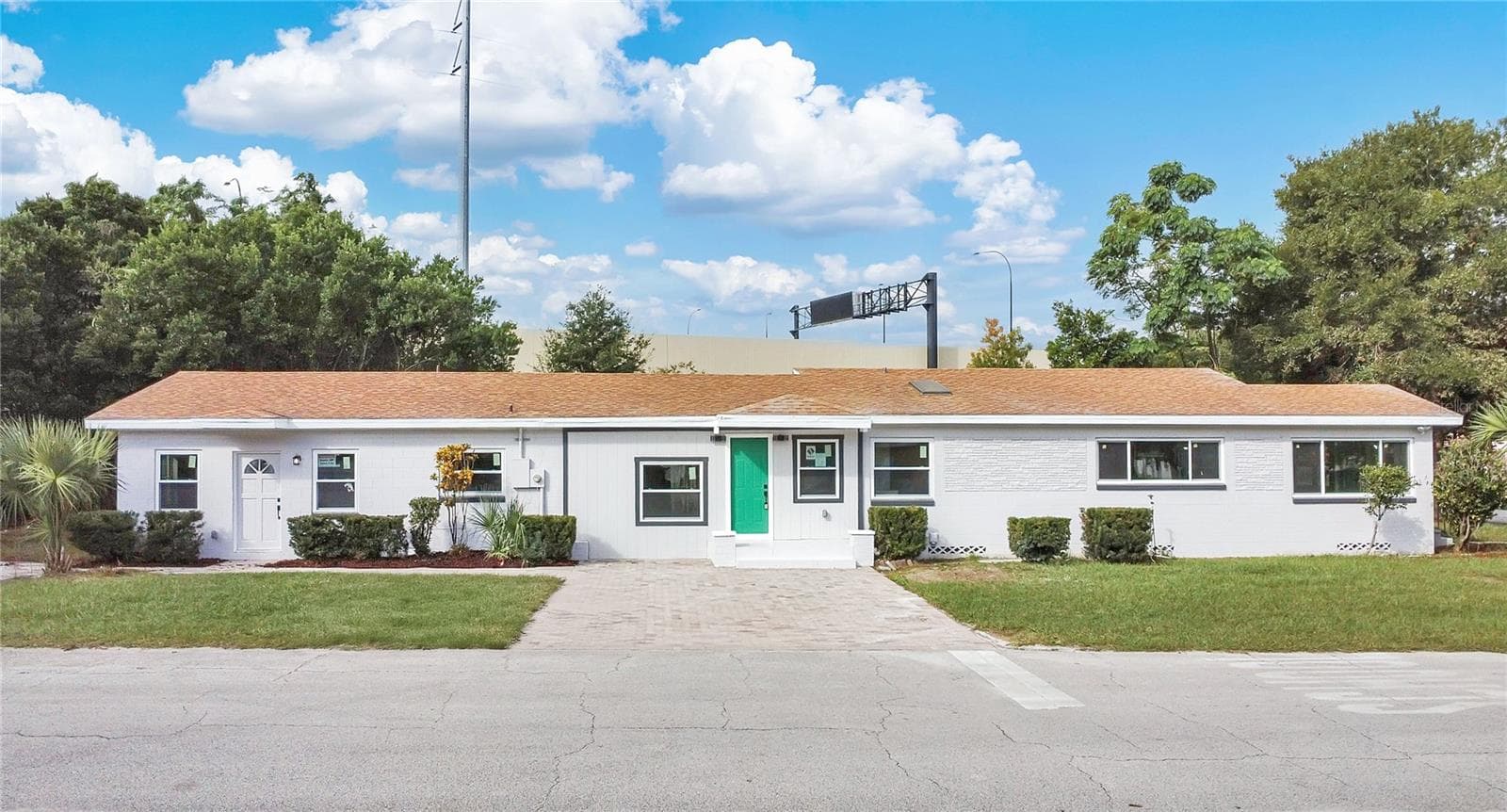 2612 ROXBURY RD