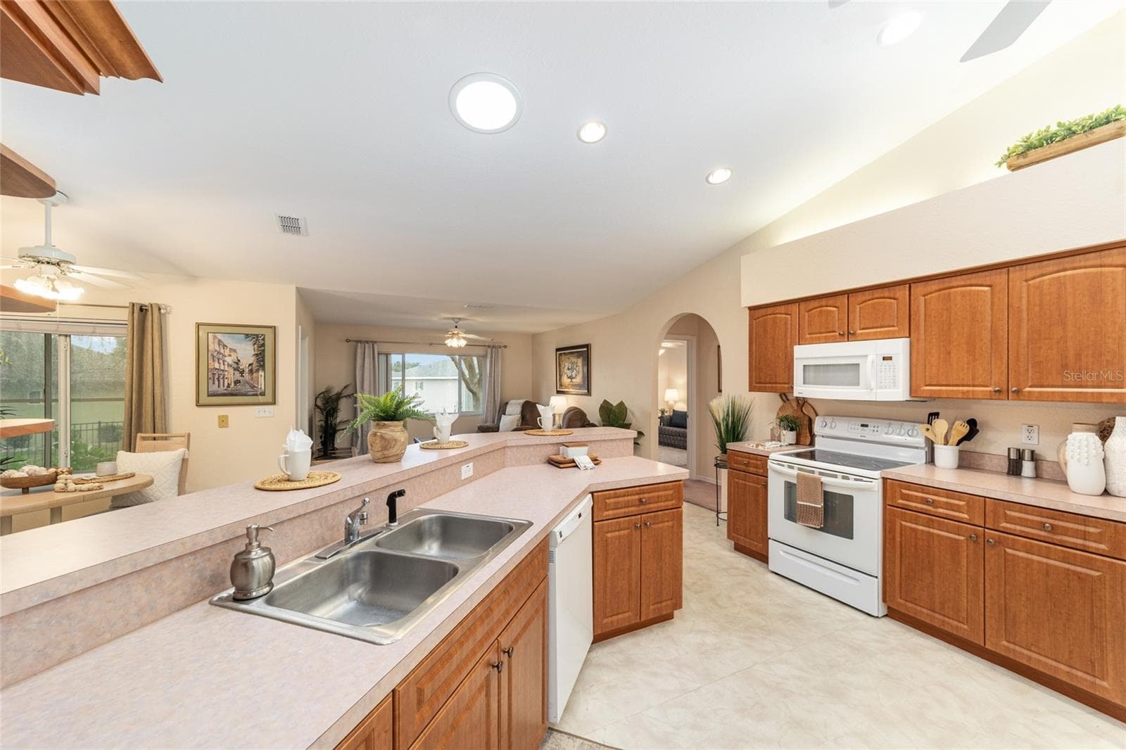 Single Family Residence at 13766 SE 89TH AVE, SUMMERFIELD, photo 33 of 68