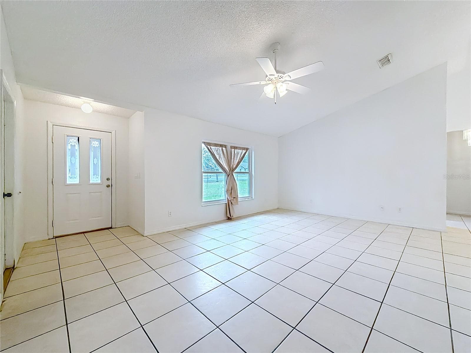 Single Family Residence at 4592 SW GARDENIA CT, DUNNELLON, photo 3 of 41