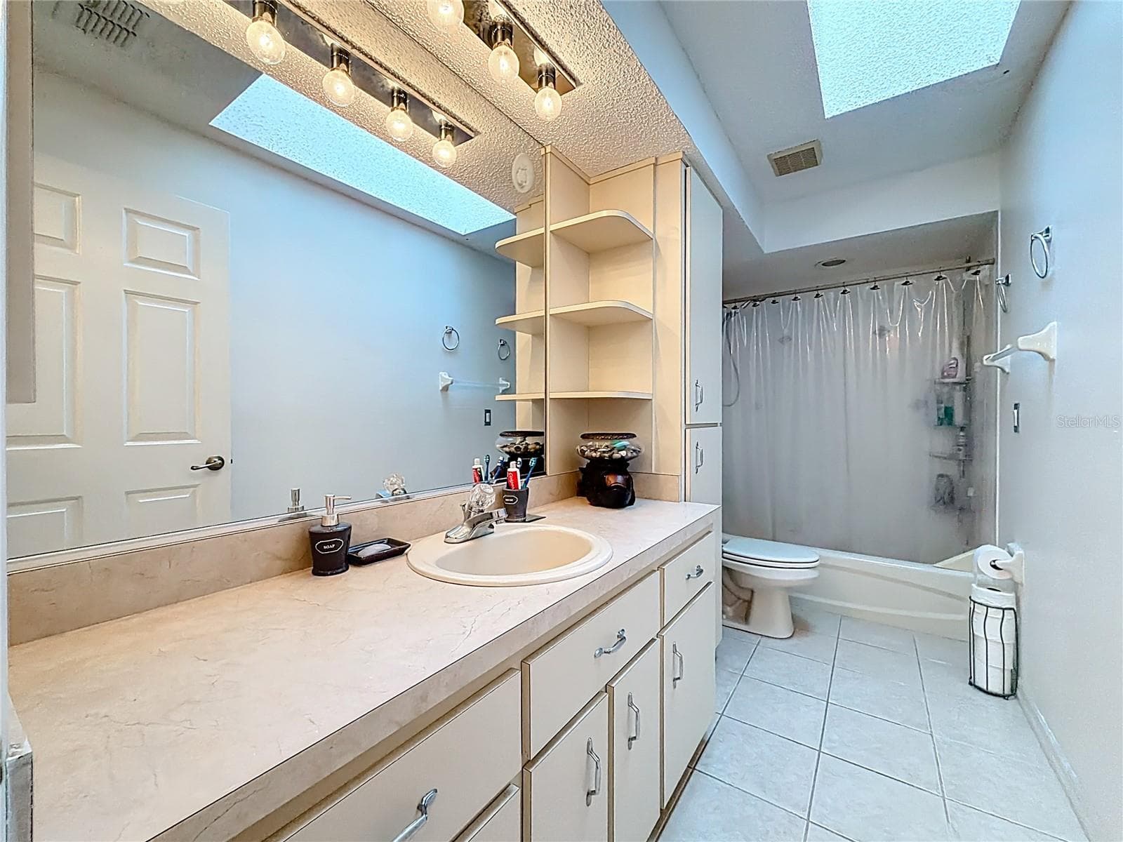 Single Family Residence at 4592 SW GARDENIA CT, DUNNELLON, photo 15 of 41