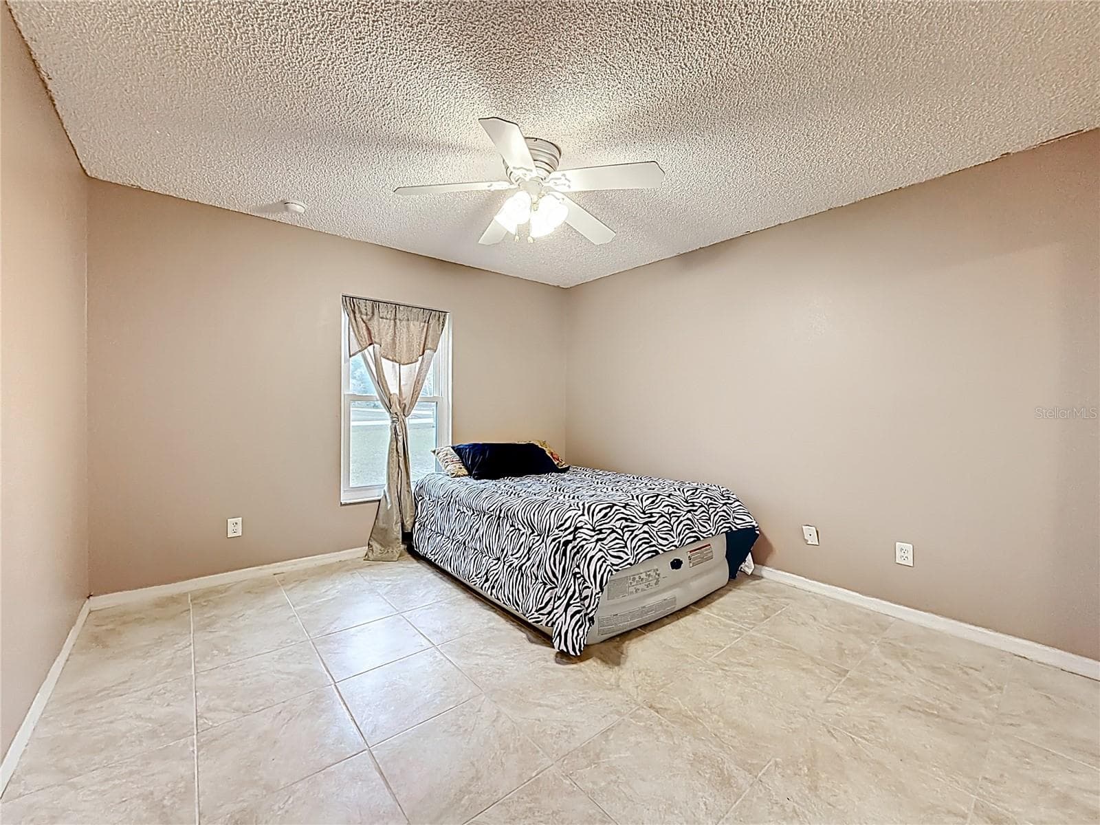 Single Family Residence at 4592 SW GARDENIA CT, DUNNELLON, photo 17 of 41