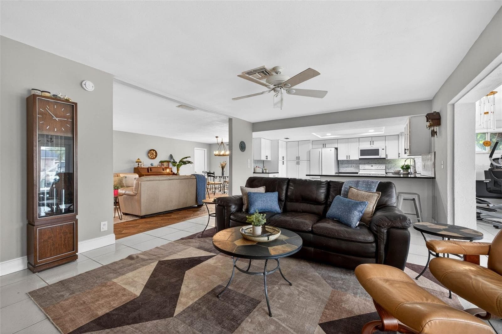 Family room - 1963 TANGLEWOOD DR NE, ST PETERSBURG