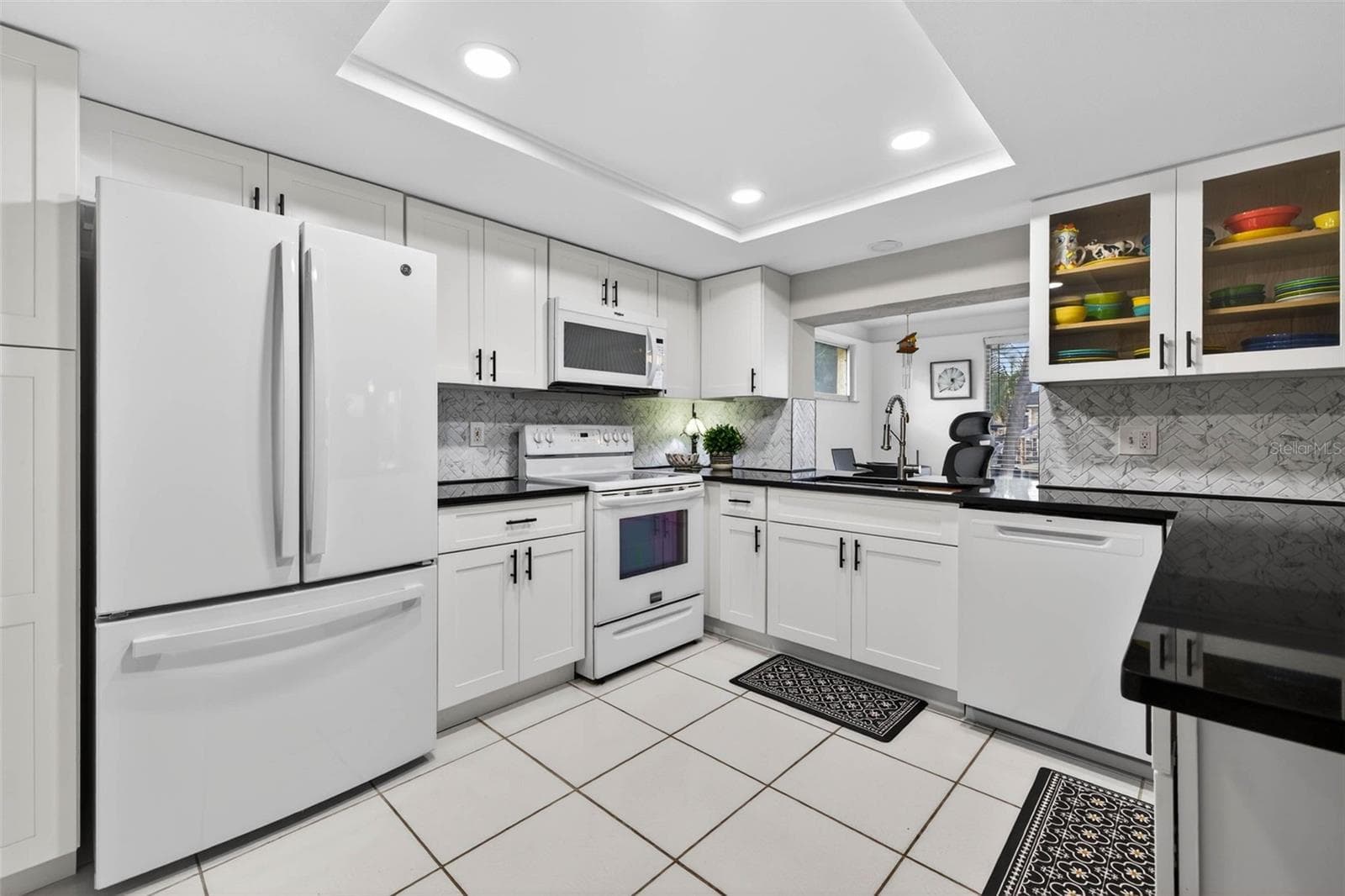 Single Family Residence at 1963 TANGLEWOOD DR NE, ST PETERSBURG, photo 11 of 38