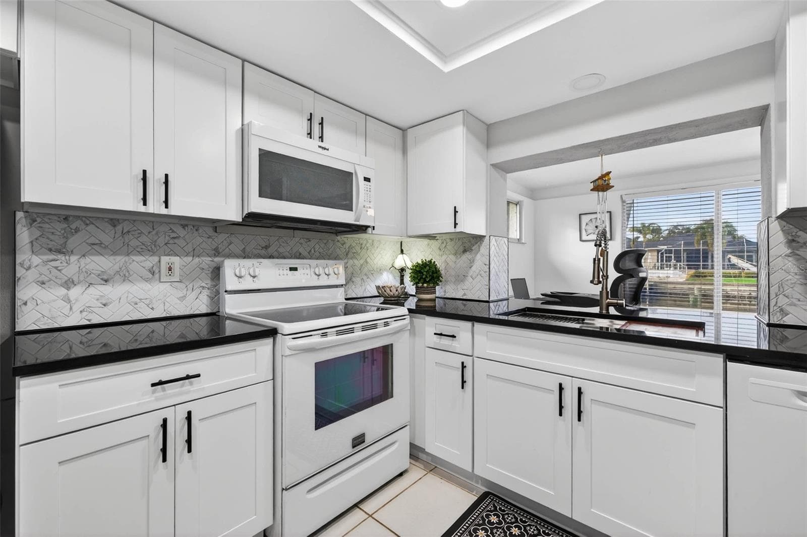 Single Family Residence at 1963 TANGLEWOOD DR NE, ST PETERSBURG, photo 12 of 38