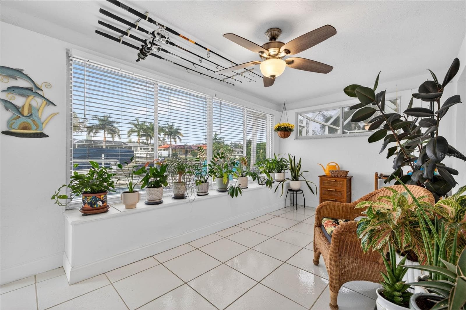 Single Family Residence at 1963 TANGLEWOOD DR NE, ST PETERSBURG, photo 16 of 38