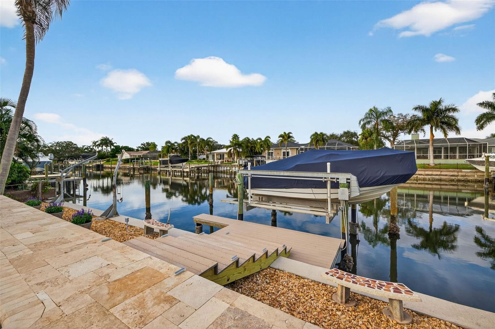 10,000 lb boat lift - 1963 TANGLEWOOD DR NE, ST PETERSBURG
