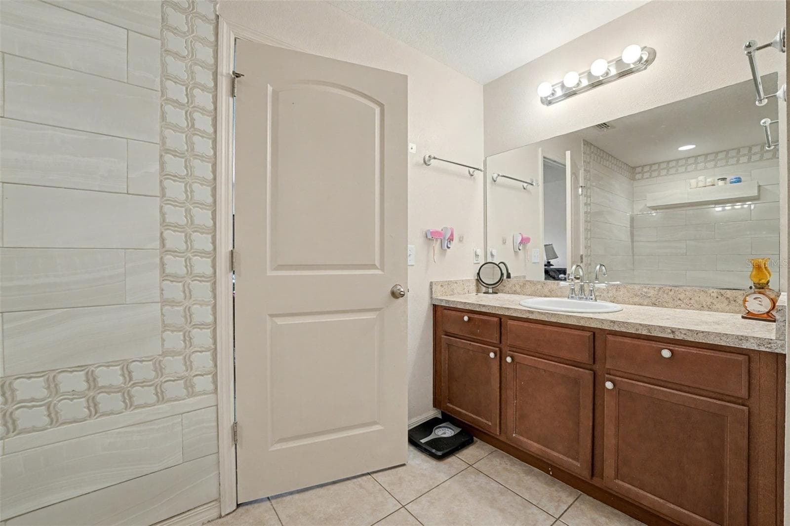Single Family Residence at 5630 ELSINORE WAY, LAKELAND, photo 16 of 36