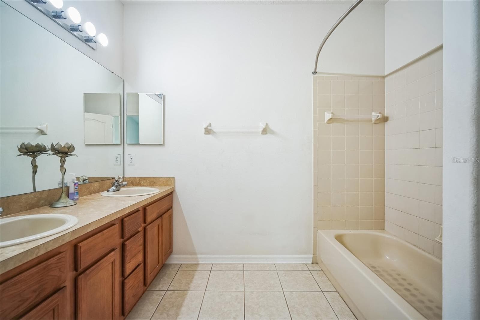 Townhouse at 30352 ELDERWOOD DR, WESLEY CHAPEL, photo 11 of 26
