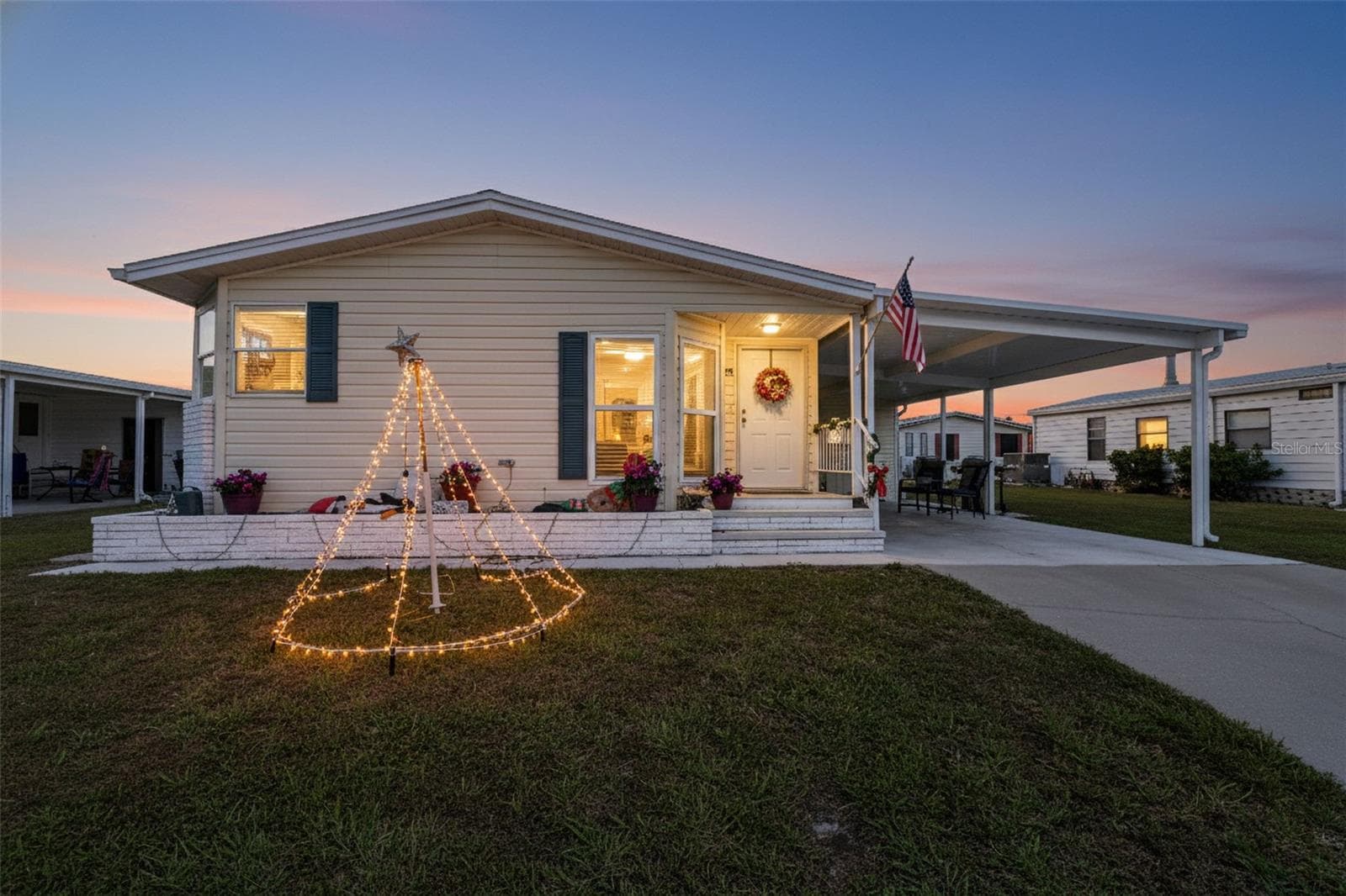 Manufactured Home at 512 LA PLAYA CIR, NORTH PORT, photo 3 of 77