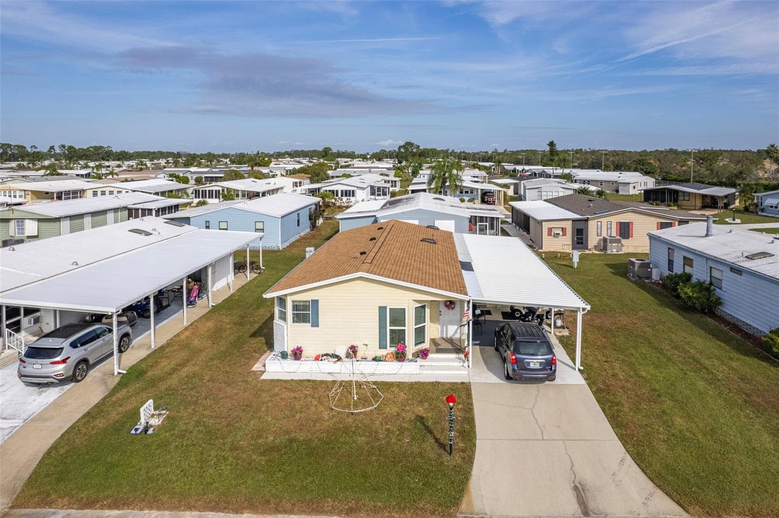 Manufactured Home at 512 LA PLAYA CIR, NORTH PORT, photo 4 of 77