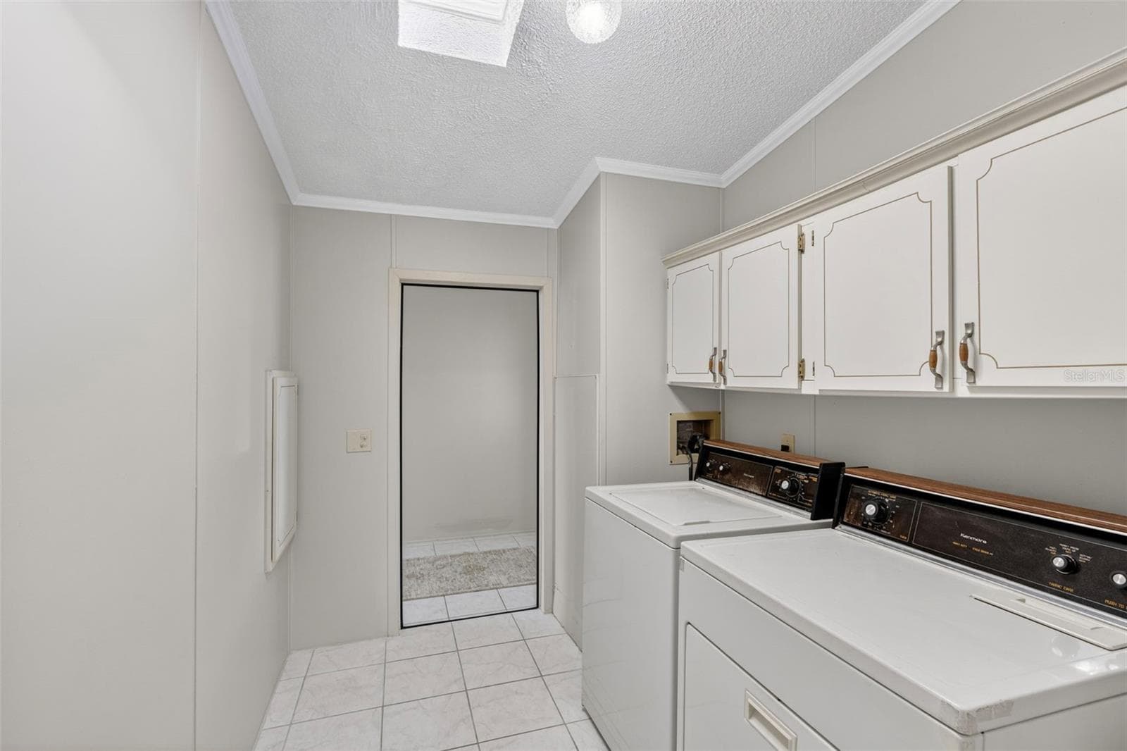 Manufactured Home at 512 LA PLAYA CIR, NORTH PORT, photo 7 of 77