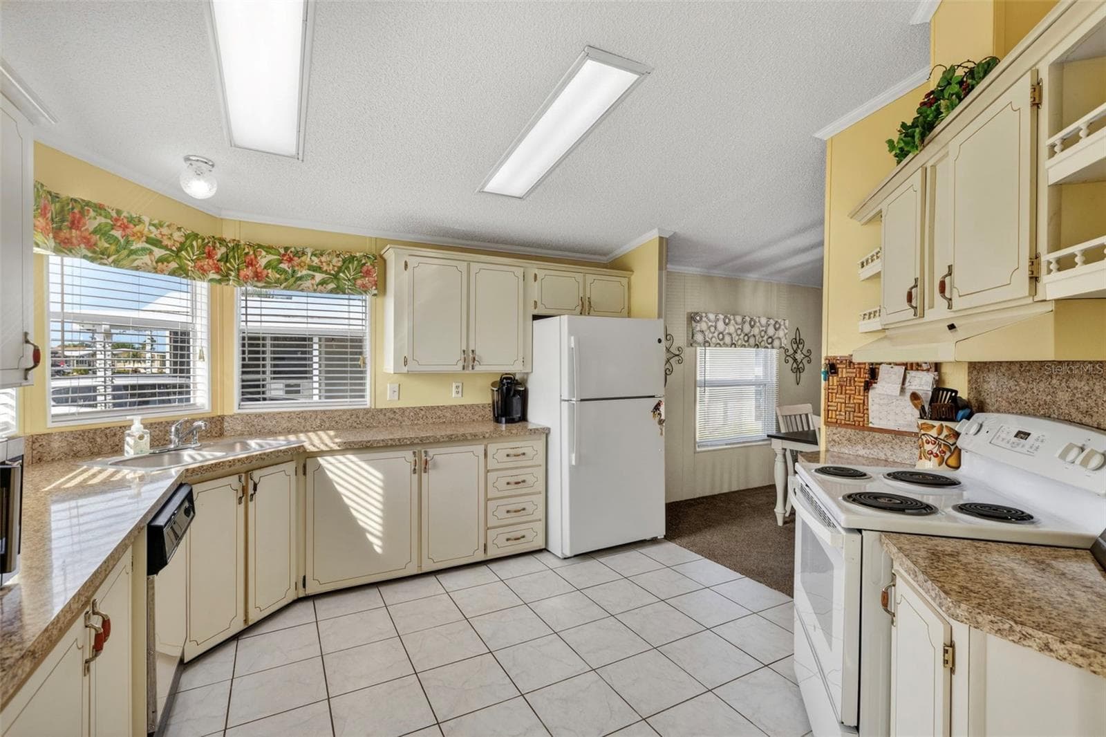 Manufactured Home at 512 LA PLAYA CIR, NORTH PORT, photo 8 of 77