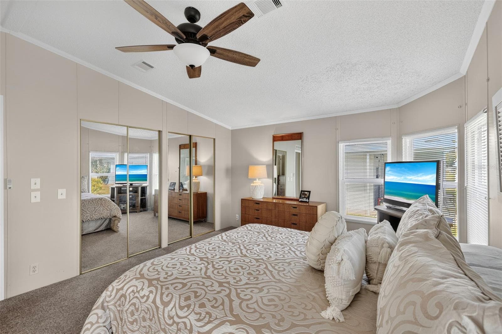Manufactured Home at 512 LA PLAYA CIR, NORTH PORT, photo 17 of 77