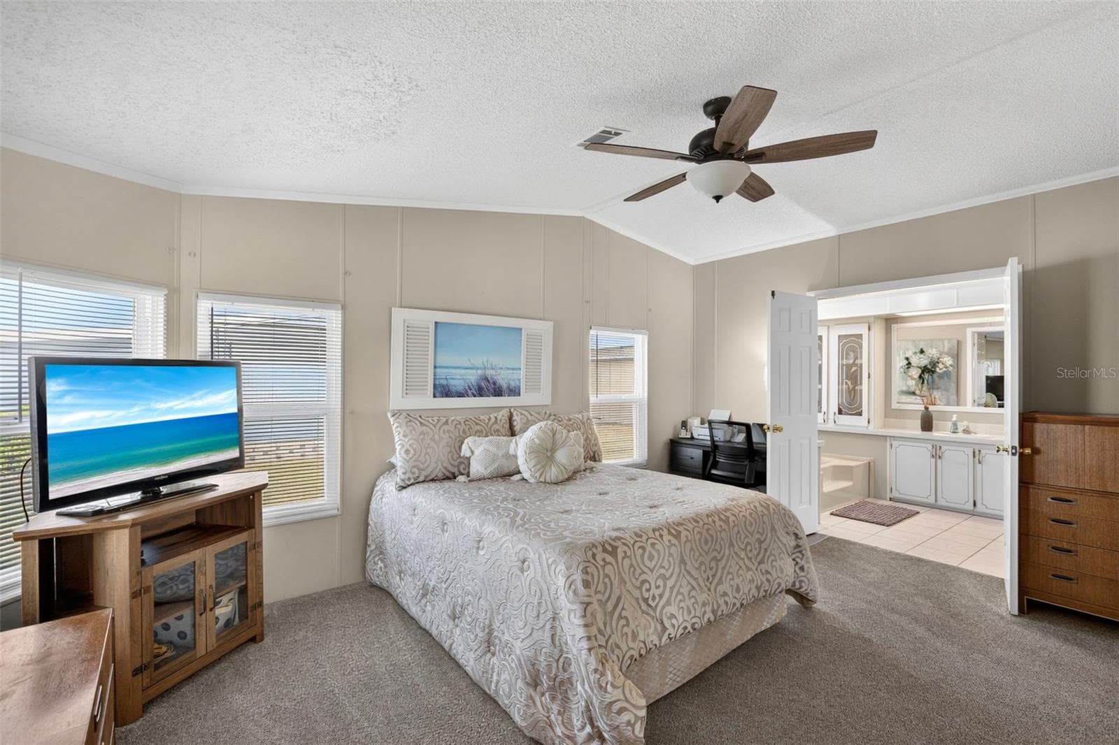 Manufactured Home at 512 LA PLAYA CIR, NORTH PORT, photo 18 of 77