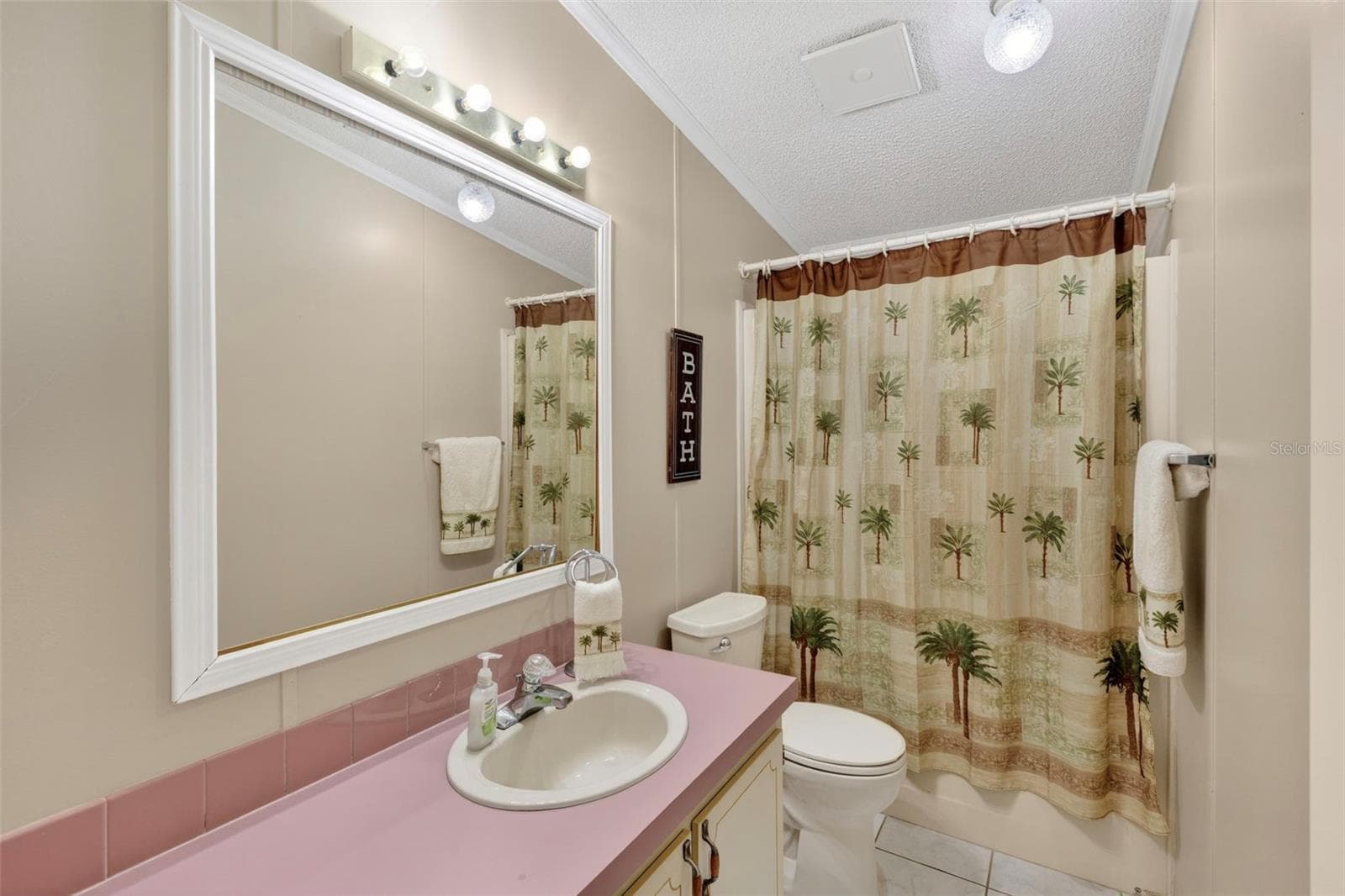 Manufactured Home at 512 LA PLAYA CIR, NORTH PORT, photo 25 of 77
