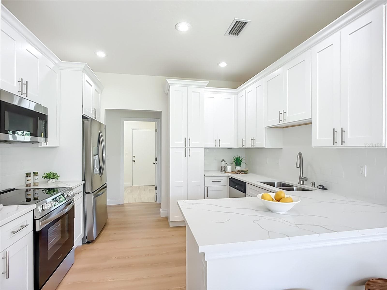 Single Family Residence at 2960 SANDRINGHAM PL, SARASOTA, photo 7 of 45