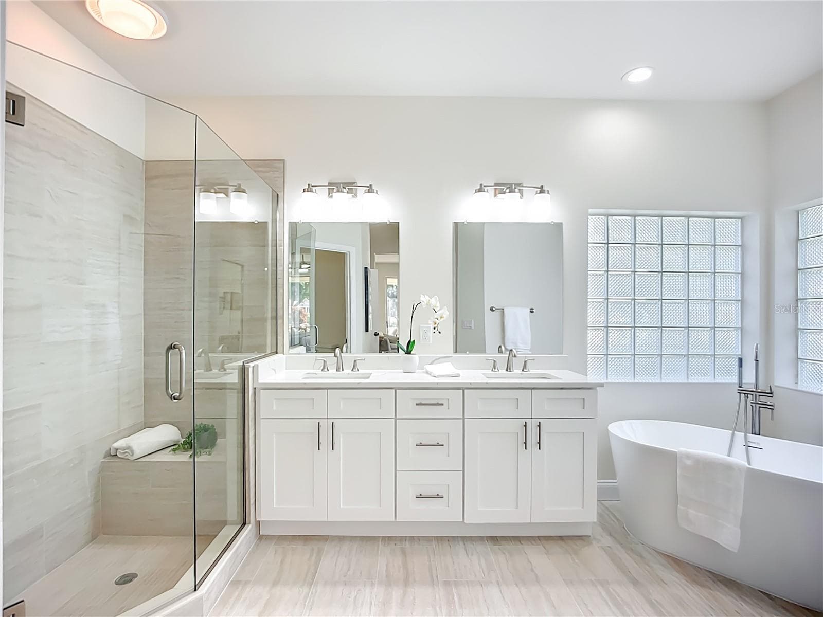 Single Family Residence at 2960 SANDRINGHAM PL, SARASOTA, photo 15 of 45