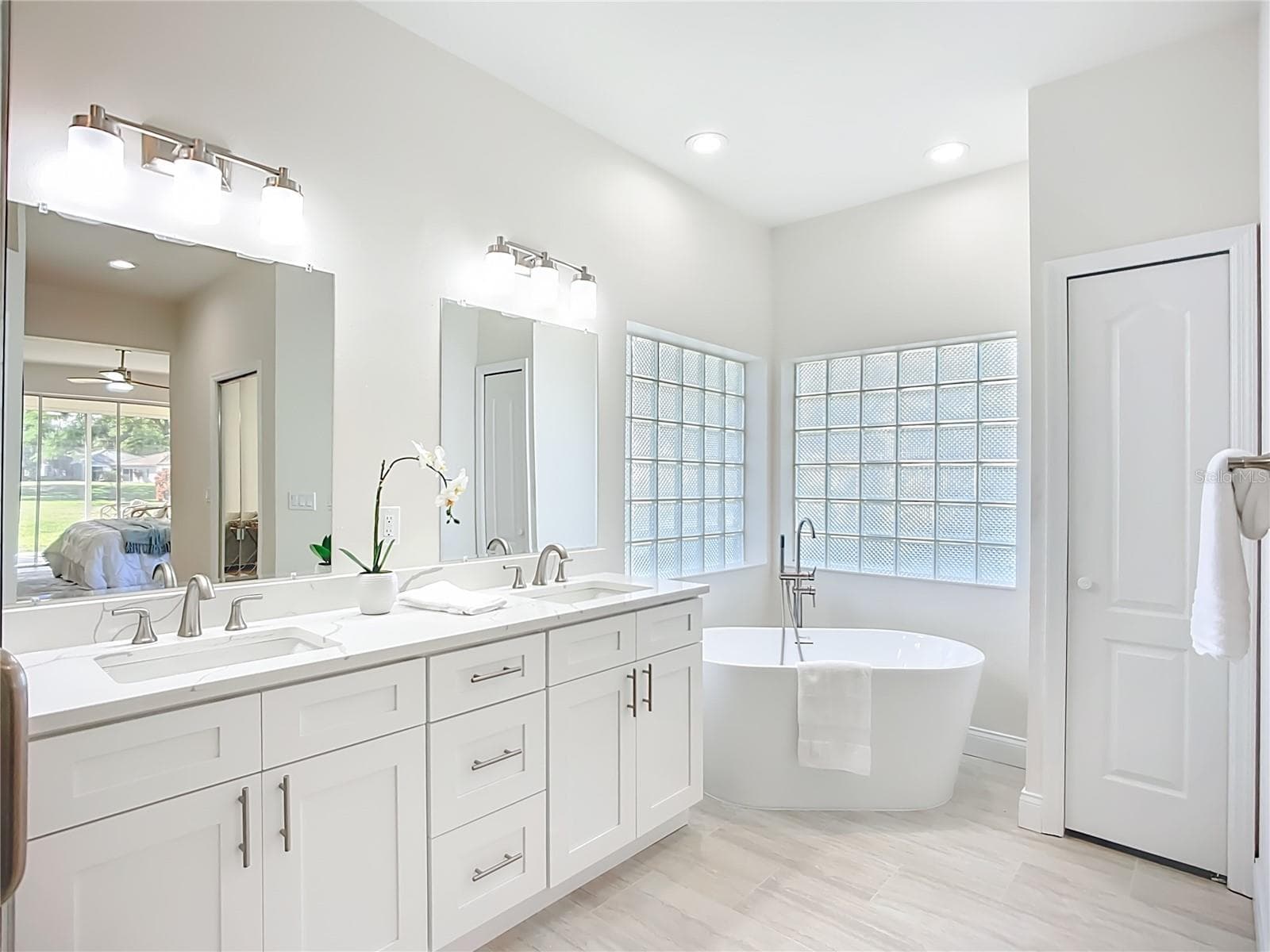 Single Family Residence at 2960 SANDRINGHAM PL, SARASOTA, photo 16 of 45