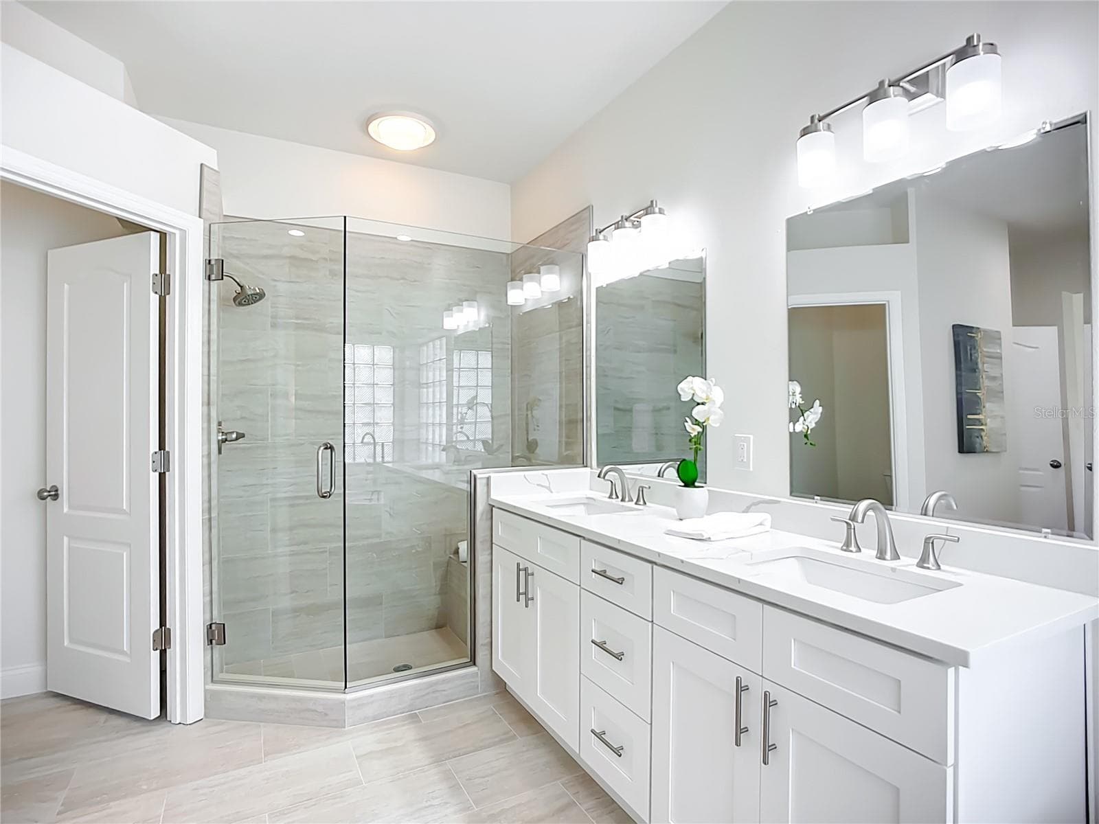 Single Family Residence at 2960 SANDRINGHAM PL, SARASOTA, photo 17 of 45