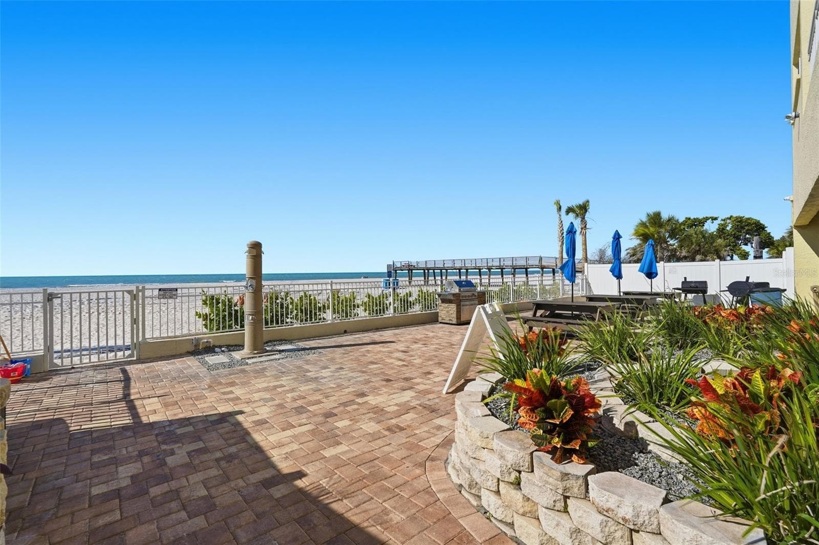 Patio area with grills and plenty of seating areas. - 17450 GULF BLVD #104, REDINGTON SHORES
