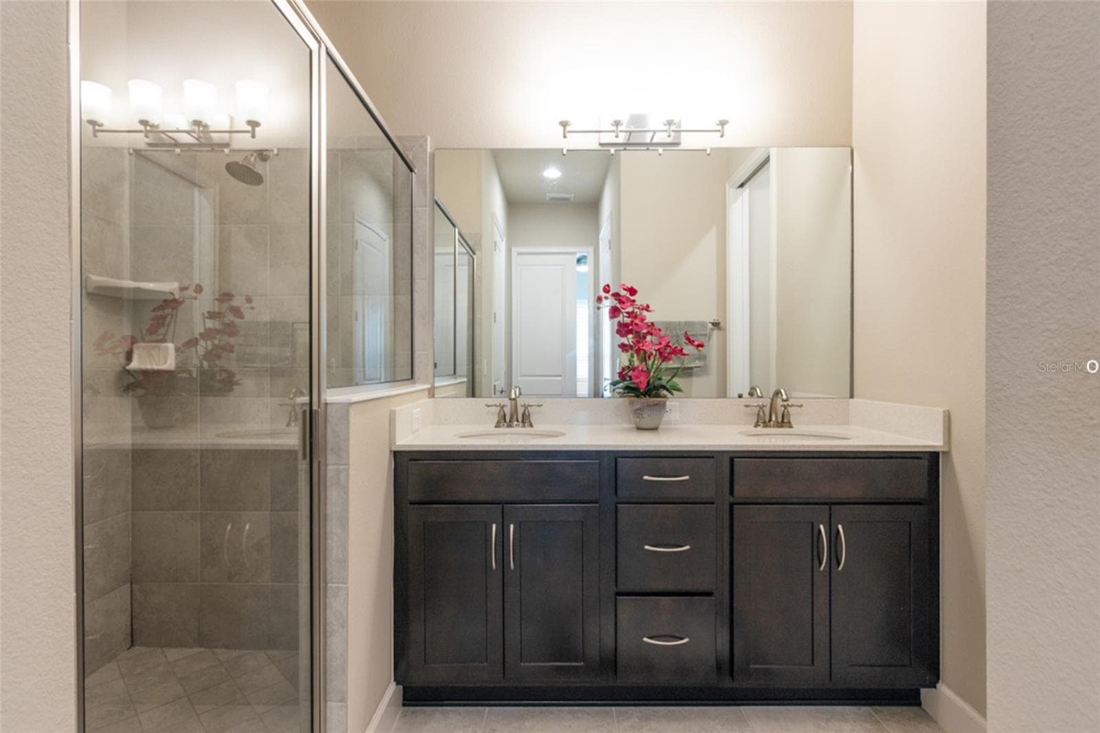 Primary bath with double vanities and large shower - 3 NEWHAVEN LN, ORMOND BEACH