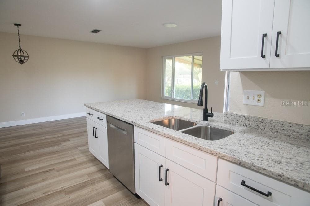 new countertops - 1350 GLENGARRY DR, PALM HARBOR