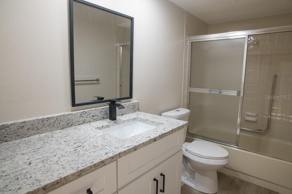 guest bathroom - 1350 GLENGARRY DR, PALM HARBOR